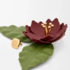 Alfinete em forma de flor em pele de bezerro clássica Alfinete em forma de flor em pele de bezerro clássica