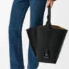 Bolsa Bilbao grande em pele de bezerro lisa Bolsa Bilbao grande em pele de bezerro lisa