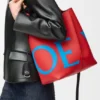 Bolsa Bilbao grande em pele de bezerro lisa com logótipo de grandes dimensões Bolsa Bilbao grande em pele de bezerro lisa com logótipo de grandes dimensões