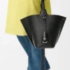 Bolsa Bilbao Média em pele de bezerro lisa Bolsa Bilbao Média em pele de bezerro lisa