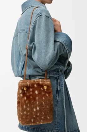 Bolsa com Pebble em pele de carneiro estampada