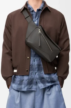 Bolsa de cintura Puzzle Edge pequena em pele de bezerro clássica