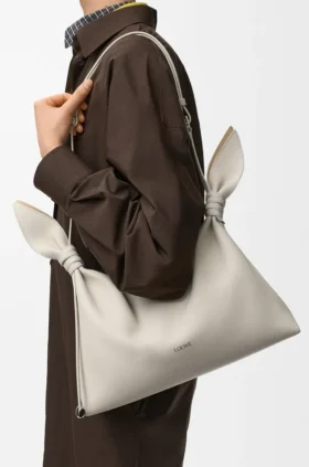Bolsa de lenço média em pele de bezerro lisa