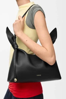 Bolsa de lenço média em pele de bezerro lisa