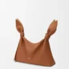 Bolsa de lenço média em pele de bezerro lisa Bolsa de lenço média em pele de bezerro lisa