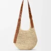 Bolsa Hobo Pequena com Perfurações em Ráfia e Pele de Bezerro Bolsa Hobo Pequena com Perfurações em Ráfia e Pele de Bezerro