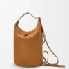 Bolsa «Loop» em pele de bezerro camurçada Bolsa «Loop» em pele de bezerro camurçada