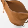 Bolsa «Loop» em pele de bezerro camurçada Bolsa «Loop» em pele de bezerro camurçada