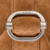 Bolsa «Loop» em pele de bezerro camurçada Bolsa «Loop» em pele de bezerro camurçada