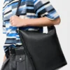 Bolsa Loop em pele de bezerro granulada e flexível Bolsa Loop em pele de bezerro granulada e flexível