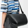 Bolsa Loop em pele de bezerro granulada e flexível Bolsa Loop em pele de bezerro granulada e flexível