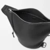 Bolsa Loop em pele de bezerro granulada e flexível Bolsa Loop em pele de bezerro granulada e flexível