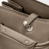 Bolsa Madrid Média em pele de bezerro granulada e flexível Bolsa Madrid Média em pele de bezerro granulada e flexível