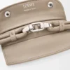 Bolsa Madrid Média em pele de bezerro granulada e flexível Bolsa Madrid Média em pele de bezerro granulada e flexível