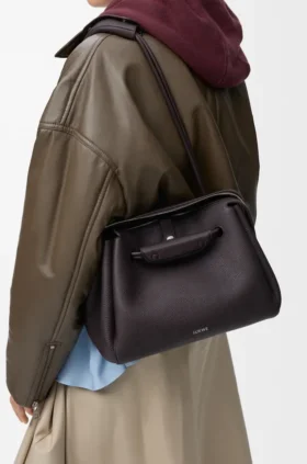 Bolsa Madrid Média em pele de bezerro granulada e flexível
