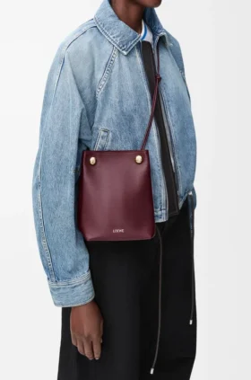 Bolsa Pebble em pele de bezerro lisa