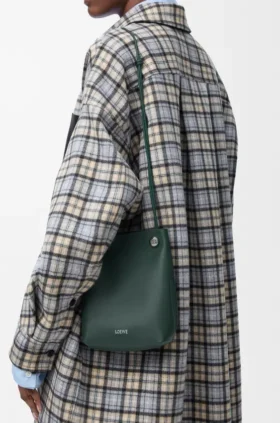 Bolsa Pebble em pele de bezerro lisa