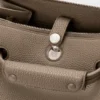 Bolsa pequena de Madrid em pele de bezerro granulada e flexível Bolsa pequena de Madrid em pele de bezerro granulada e flexível