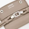 Bolsa pequena de Madrid em pele de bezerro granulada e flexível Bolsa pequena de Madrid em pele de bezerro granulada e flexível