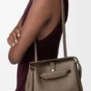 Bolsa pequena de Madrid em pele de bezerro granulada e flexível Bolsa pequena de Madrid em pele de bezerro granulada e flexível