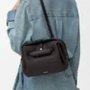 Bolsa pequena de Madrid em pele de bezerro granulada e flexível Bolsa pequena de Madrid em pele de bezerro granulada e flexível