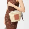 Bolsa tipo balde com cordão em folha de palmeira e pele de bezerro Bolsa tipo balde com cordão em folha de palmeira e pele de bezerro