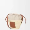 Bolsa tipo balde com cordão em folha de palmeira e pele de bezerro Bolsa tipo balde com cordão em folha de palmeira e pele de bezerro