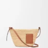 Bolsa tipo pochette com fenda em ráfia e pele de bezerro Bolsa tipo pochette com fenda em ráfia e pele de bezerro
