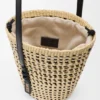 Bolsa trançada em palha de iraca e pele de bezerro Bolsa trançada em palha de iraca e pele de bezerro