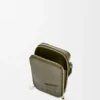 Bolso vertical para uso a tiracolo em pele de bezerro acetinada Bolso vertical para uso a tiracolo em pele de bezerro acetinada