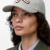 Boné com patch «L» em algodão Boné com patch «L» em algodão