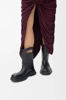 Bota Bobby em pele de bezerro curtida vegetalmente Bota Bobby em pele de bezerro curtida vegetalmente