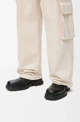 Bota Bobby em pele de bezerro granulada e curtida vegetalmente