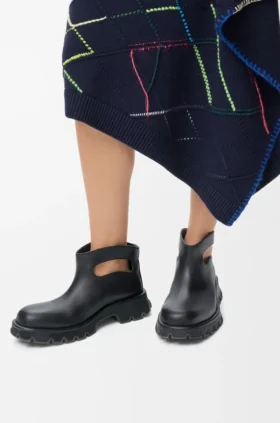 Bota curta «Bobby» em pele de bezerro curtida vegetalmente Bota curta «Bobby» em pele de bezerro curtida vegetalmente