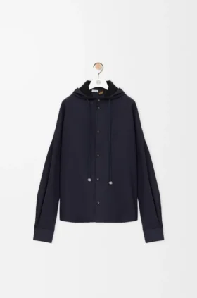 Camisas com capuz em algodão e linho