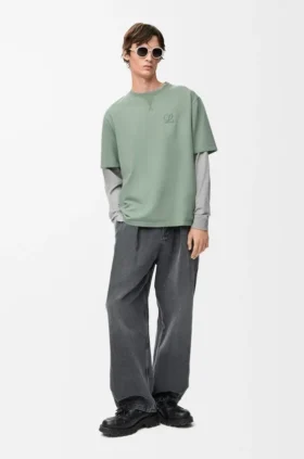 Camisas de corte largo em algodão Camisas de corte largo em algodão