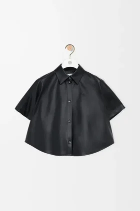 Camisas de manga curta com silhueta trapézio em pele de borrego napa