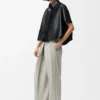 Camisas de manga curta com silhueta trapézio em pele de borrego napa Camisas de manga curta com silhueta trapézio em pele de borrego napa