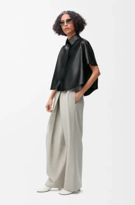 Camisas de manga curta com silhueta trapézio em pele de borrego napa