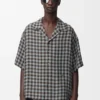 Camisas de manga curta em mistura de viscose e linho Camisas de manga curta em mistura de viscose e linho