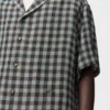 Camisas de manga curta em mistura de viscose e linho Camisas de manga curta em mistura de viscose e linho