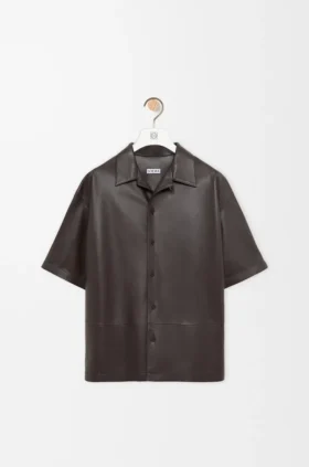 Camisas de manga curta em pele de borrego napa