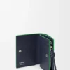 Carteira compacta com o símbolo «Knot» em pele de bezerro napa brilhante Carteira compacta com o símbolo «Knot» em pele de bezerro napa brilhante