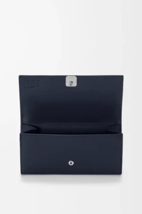 Carteira Continental Anagram em pele de bezerro com textura Pebble