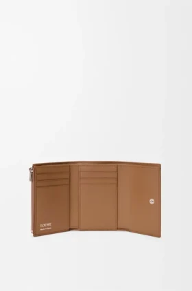 Carteira vertical pequena em pele de bezerro lisa e granulada