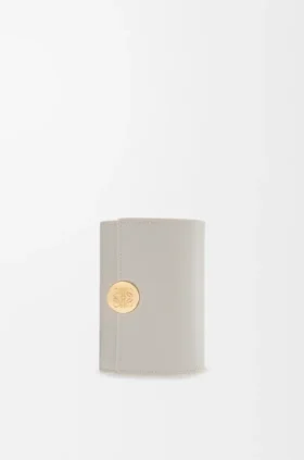 Carteira vertical pequena Pebble em pele de bezerro napa brilhante