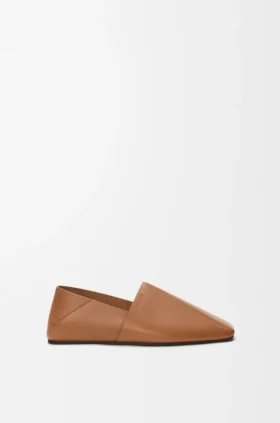 Chinelo Origami em pele de bezerro macia