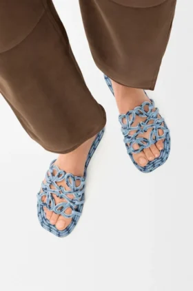 Chinelo «Petal Anagram» em lona bordada