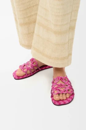 Chinelo «Petal Anagram» em lona bordada