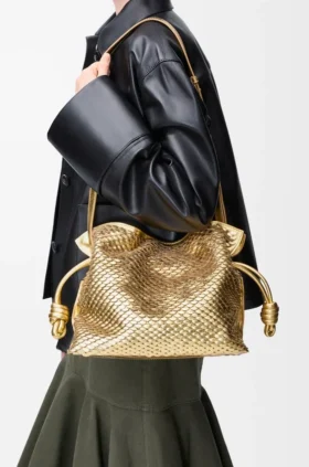 Clutch Flamenco Média em pele de borrego laminada